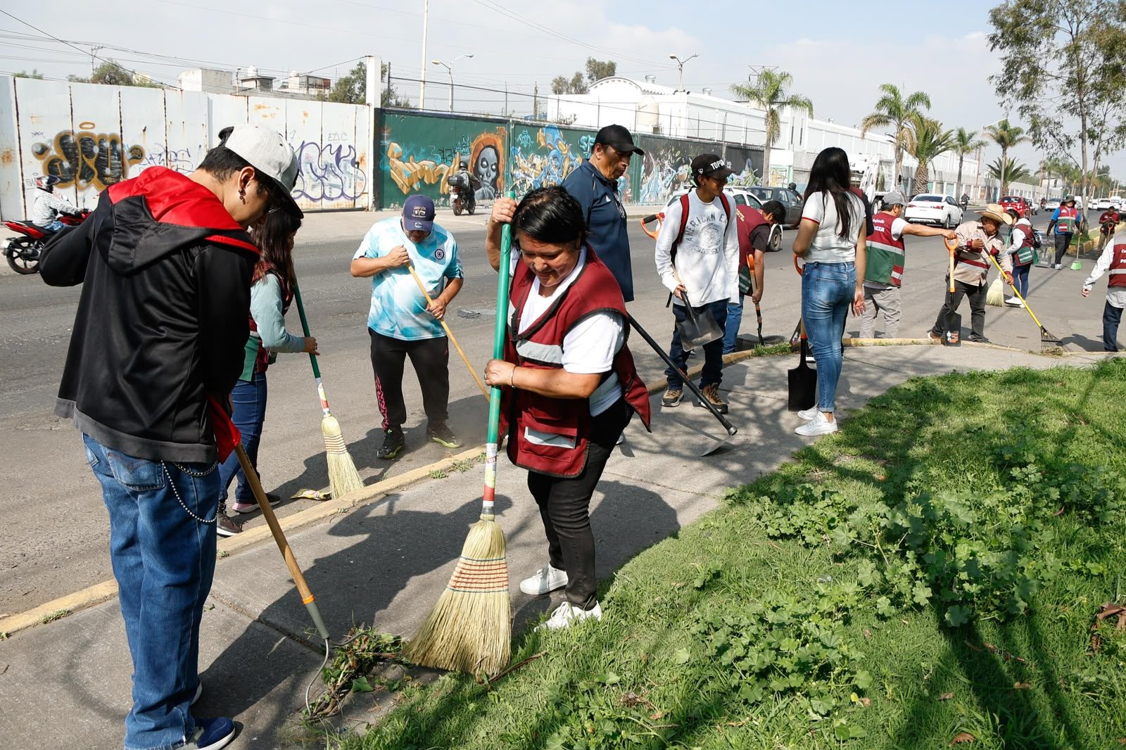 Adolfo Cerqueda encabeza jornada de recuperación de espacios con  más de 1000 servidores públicos en Nezahualcóyotl