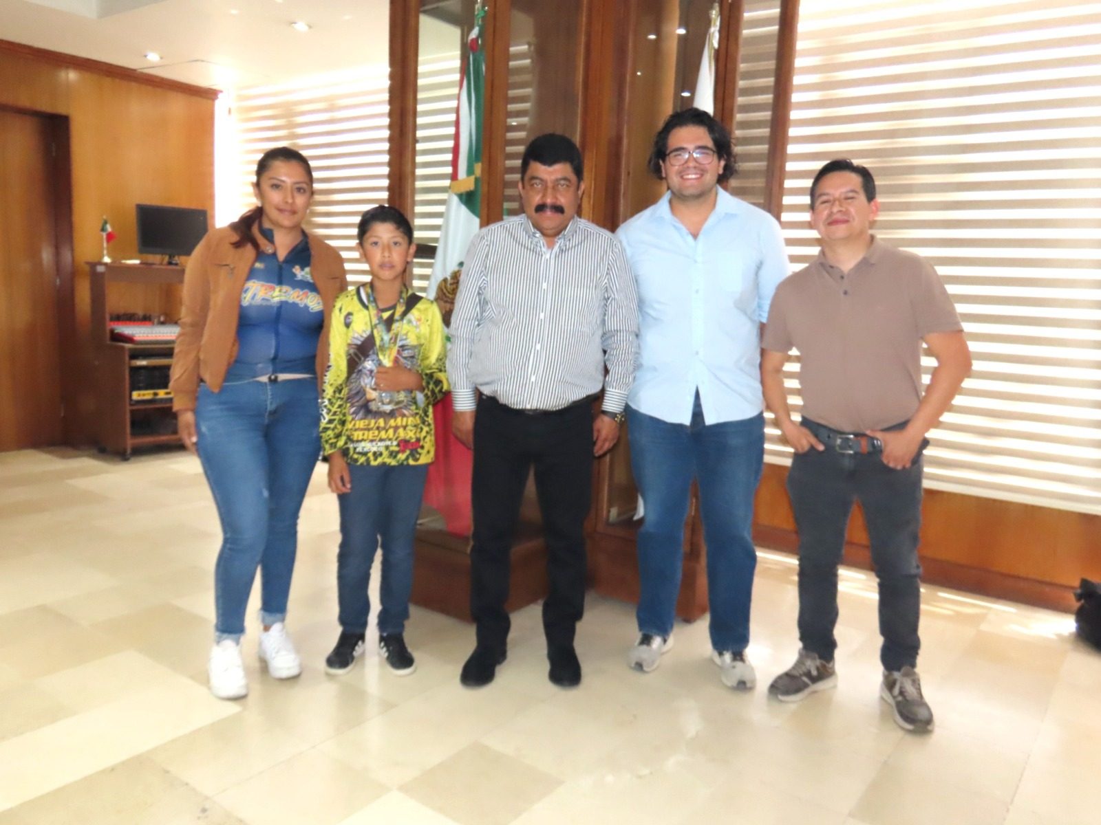 Gobierno de Texcoco apoya a talentos rumbo a competencias de comercio, ciclismo, baile y tocho bandera
