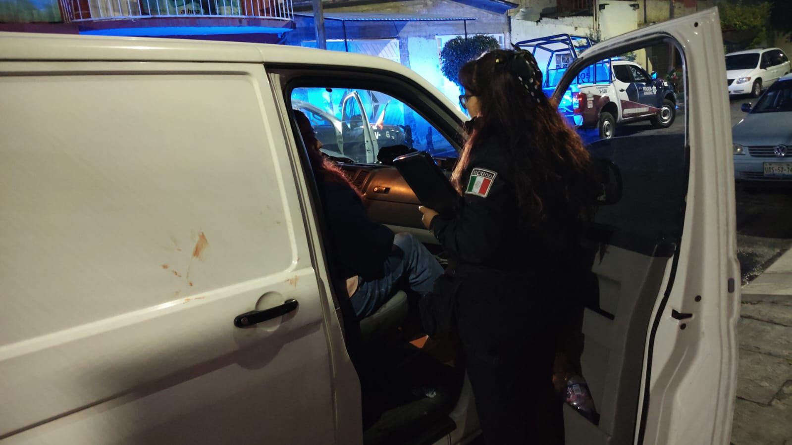 Poplicías municipales de Nezahualcóyotl evitan el suicidio de un vecino