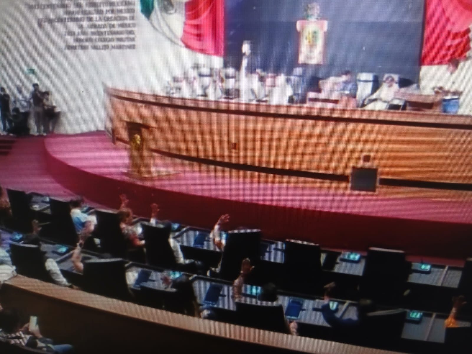 Congreso de Oaxaca aprueba desaparición de poderes en Juchitán