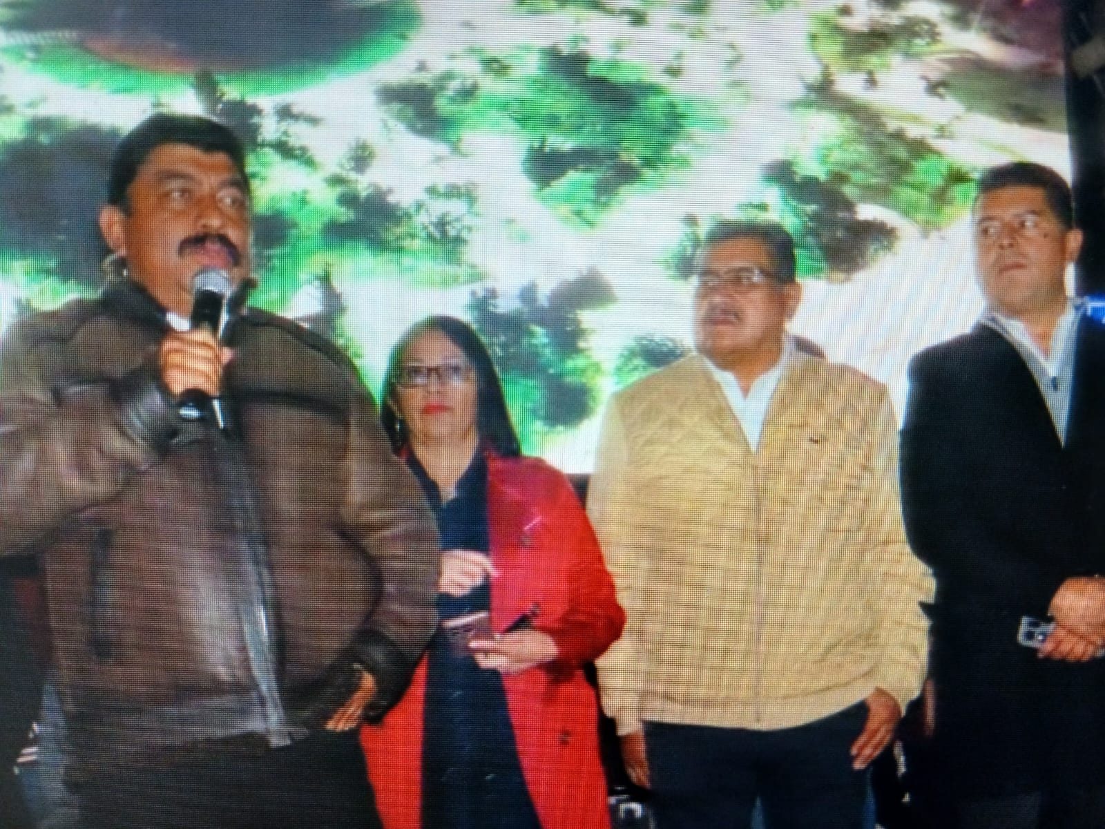 En visperas del Día de Muertos el alcalde de Texcoco,Nazario Gutiérrez ilumino el jardín del centro historico