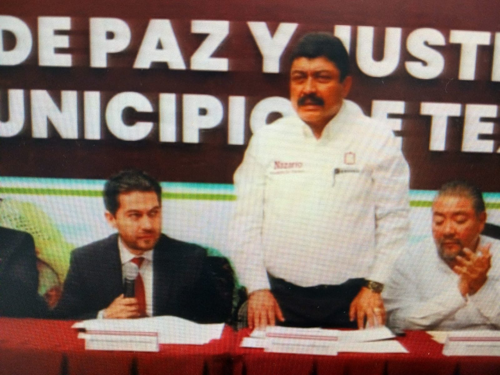 El presidente municipal de Texcoco, Nazario Gutiérrez tomó protesta de ley al Consejo de Paz  y Justicia Civica
